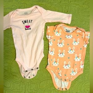 0-3 Months Bundle of two onesies / Bunnies & “SWEET Heart” 🐰